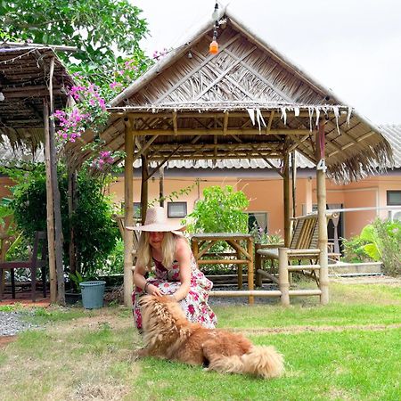 Les Fleurs House Bed and Breakfast Khao Lak Buitenkant foto