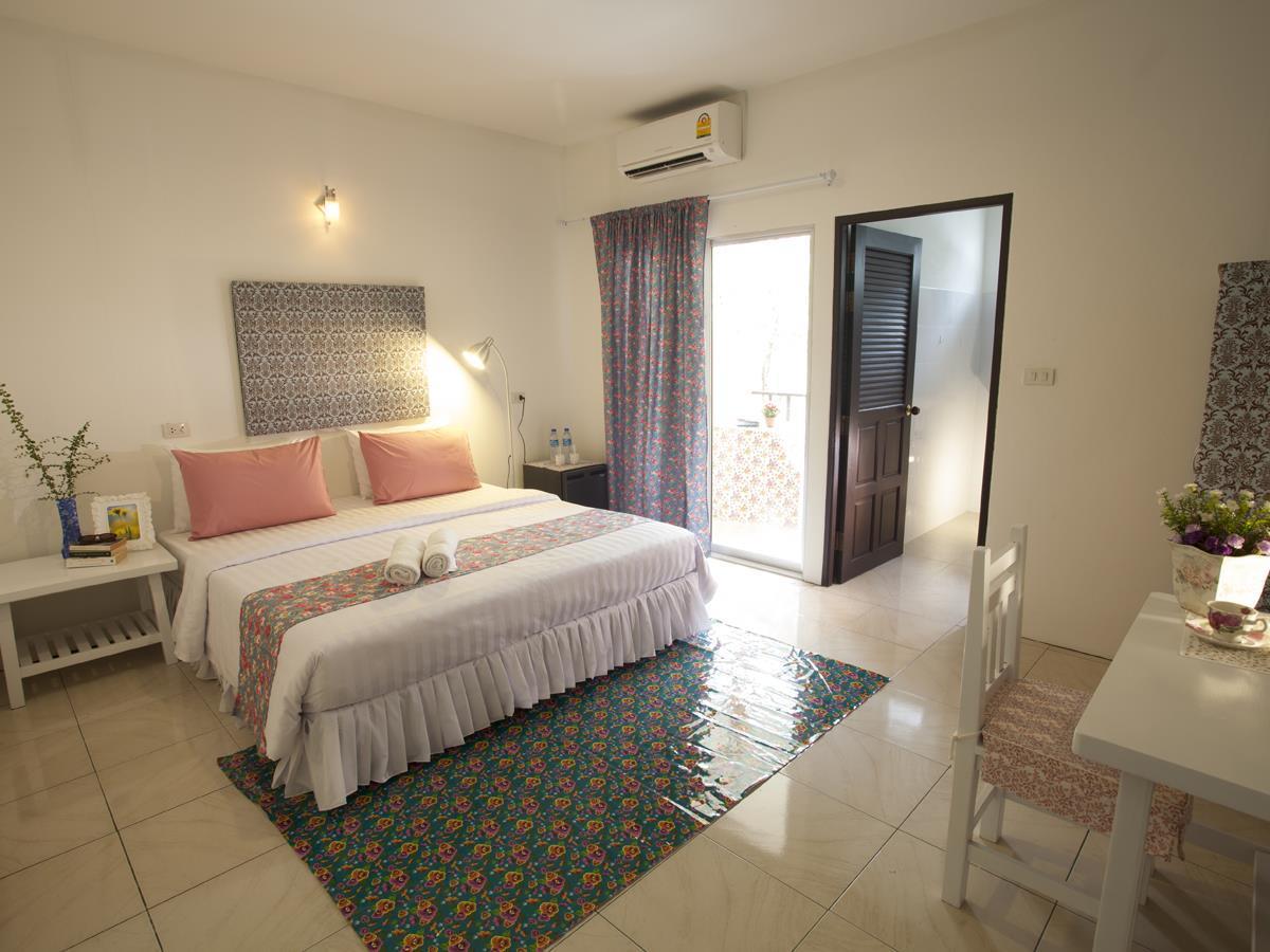 Les Fleurs House Bed and Breakfast Khao Lak Buitenkant foto