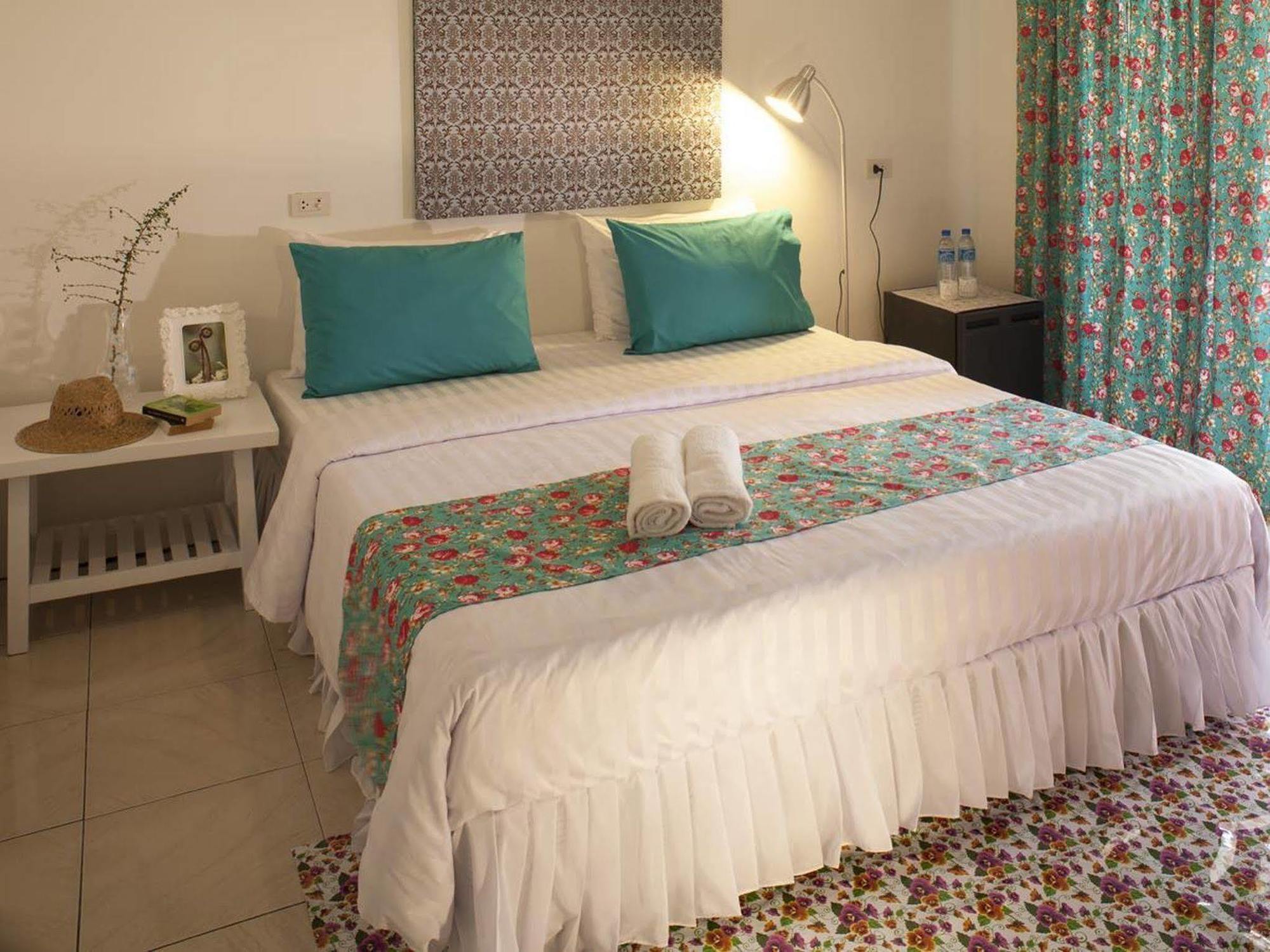 Les Fleurs House Bed and Breakfast Khao Lak Buitenkant foto